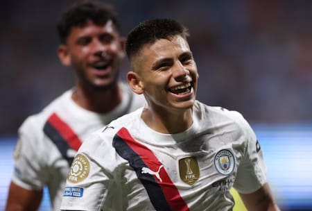 Claudio Echeverri en el Manchester City.