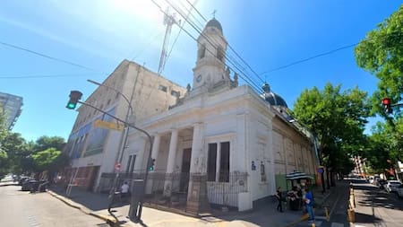 El colegio ubicado en La Boca. Foto: Google Maps