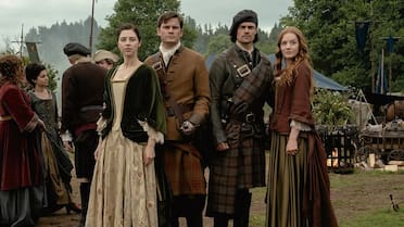 Los protagonistas de Blood of My Blood, precuela de Outlander, hablaron sobre el final y dieron un adelanto de la segunda temporada