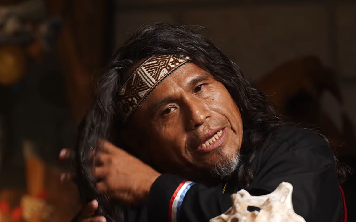 Edson Burgos, conocido como Coyote Sabio.