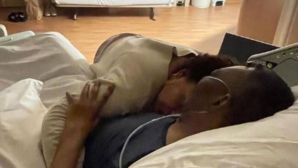 Hija de Pelé con su padre en el hospital. Foto: Instagram.