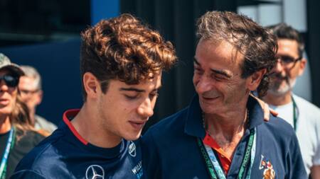 Franco Colapinto junto a su padre Aníbal, antes de salir a la pista en Monza. Foto: X/@WilliamsRacing.