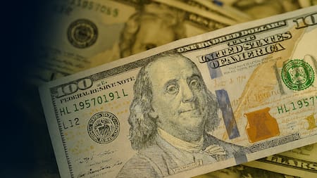 El dólar cae por debajo de $1400 y marca su valor más bajo desde octubre: qué factores explican la baja