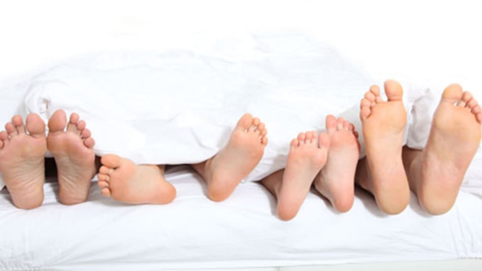 Pies en la cama