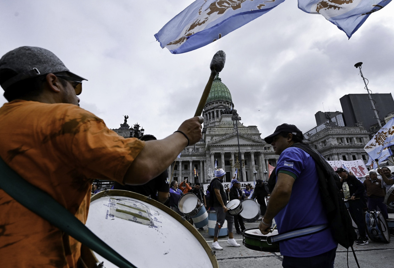 Llegan los primeros manifestantes al Congreso. FOTO: JUAN FOGLIA/ NA.