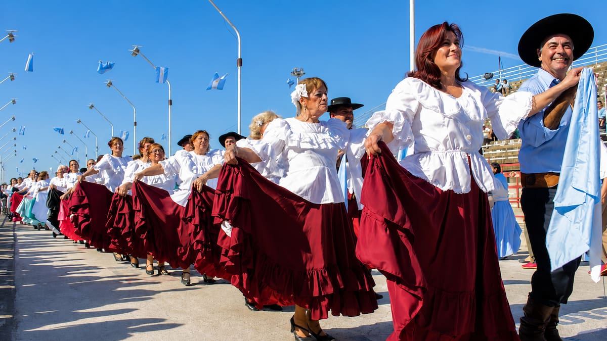 Recrear el espíritu de 1810 es posible: cómo inscribirse a la Fiesta Popular del 25 de Mayo para disfrutar gastronomía de época