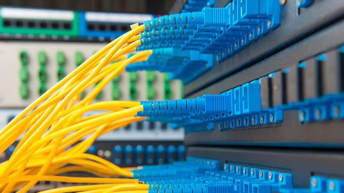 Cables de fibra óptica.