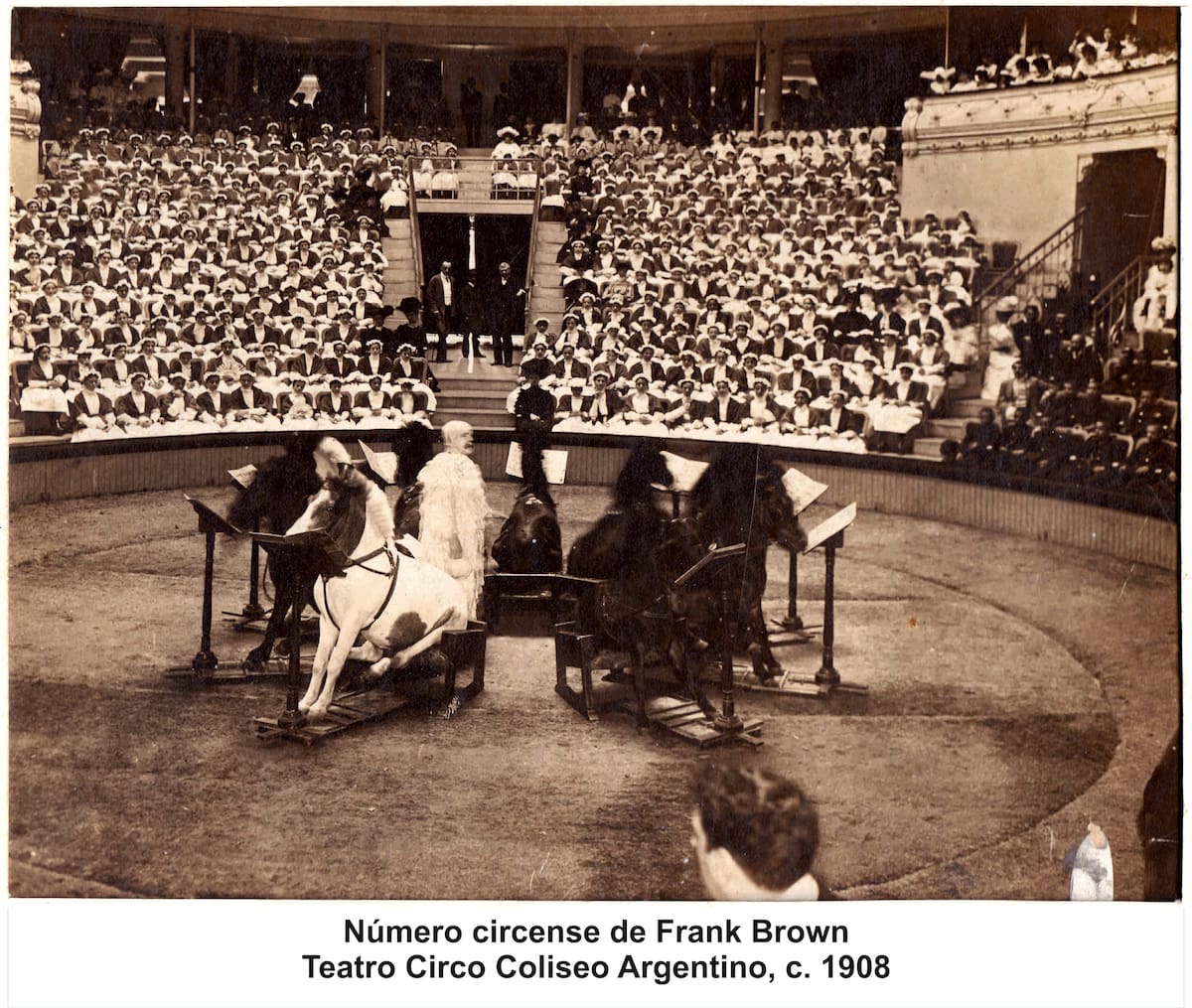 Frank Brown; circo; espectáculos teatrales.