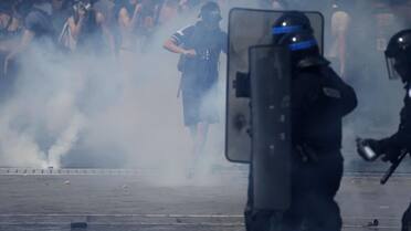 Caos y violencia en Francia: casi 500 detenidos, bloqueos de rutas e interrupciones de servicios