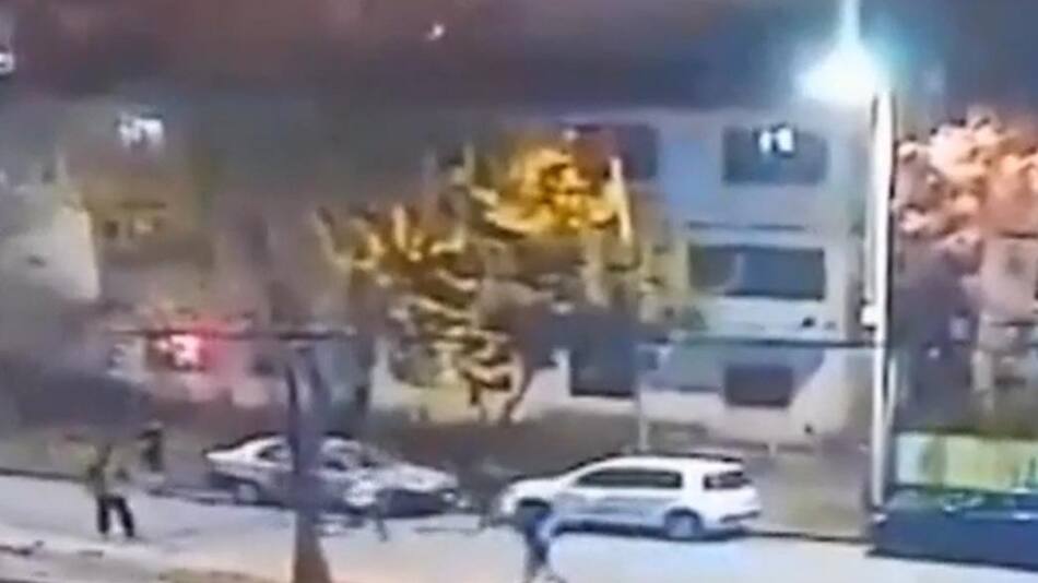 Pelea entre barras de Racing e Independiente