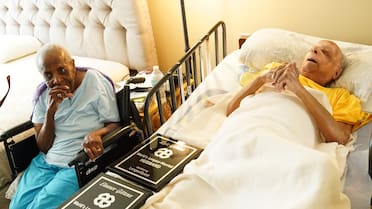 Tienen 108 y 109 años y llevan más de ocho décadas juntos: el secreto del amor que rompió todos los récords