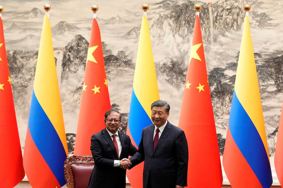 Gustavo Petro y Xi Jinping. Foto: Reuters/Ken Ishii