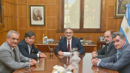 Reunión de la Mesa de Enlace con Luis Basterra