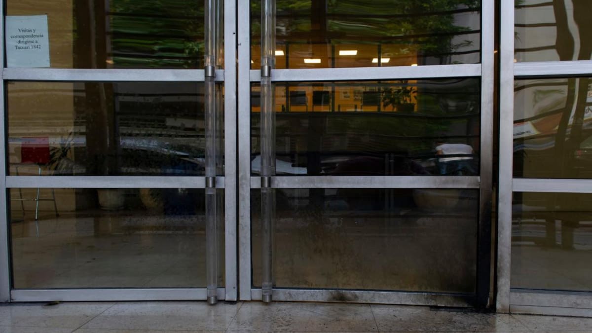 Ataque en la puerta de Clarín