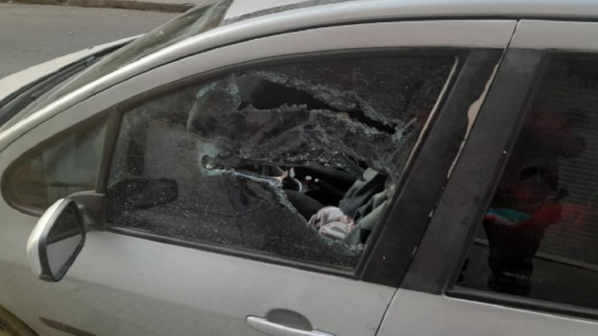 Rescatan a una beba encerrada en un auto. Foto: NA.