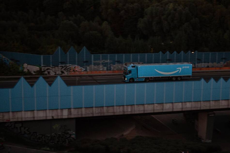Cambión de entregas de Amazon. Foto: Unsplash