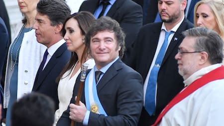 Javier Milei rumbo a la Catedral de Buenos Aires. Foto: NA