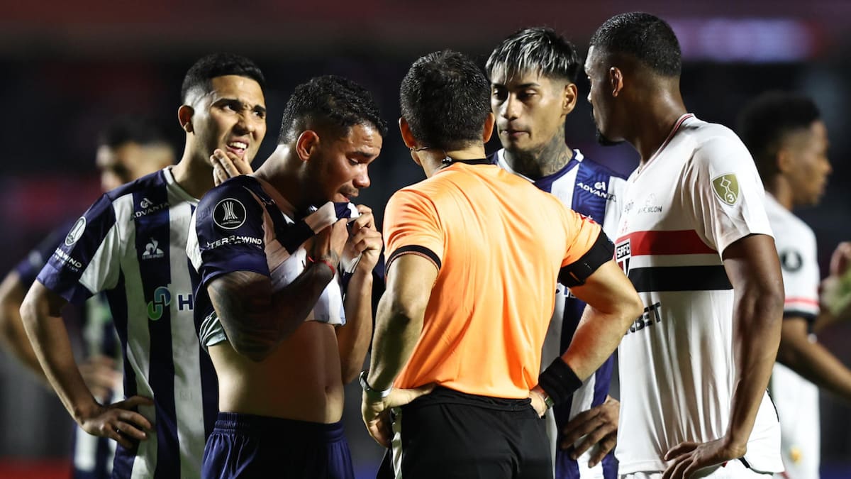 Discriminación en el partido entre Talleres y San Pablo. Foto: EFE/Isaac Fontana.