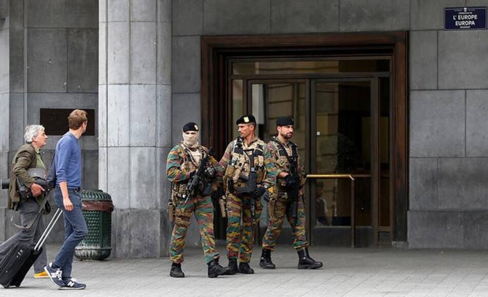 Hombre con cinturón explosivo en Bruselas
