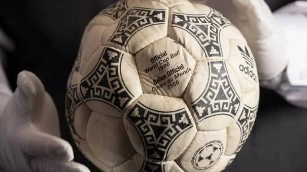Se subastó la pelota con la que Maradona le hizo los dos goles a Inglaterra en el Mundial 86: ¿cuánto se pagó?