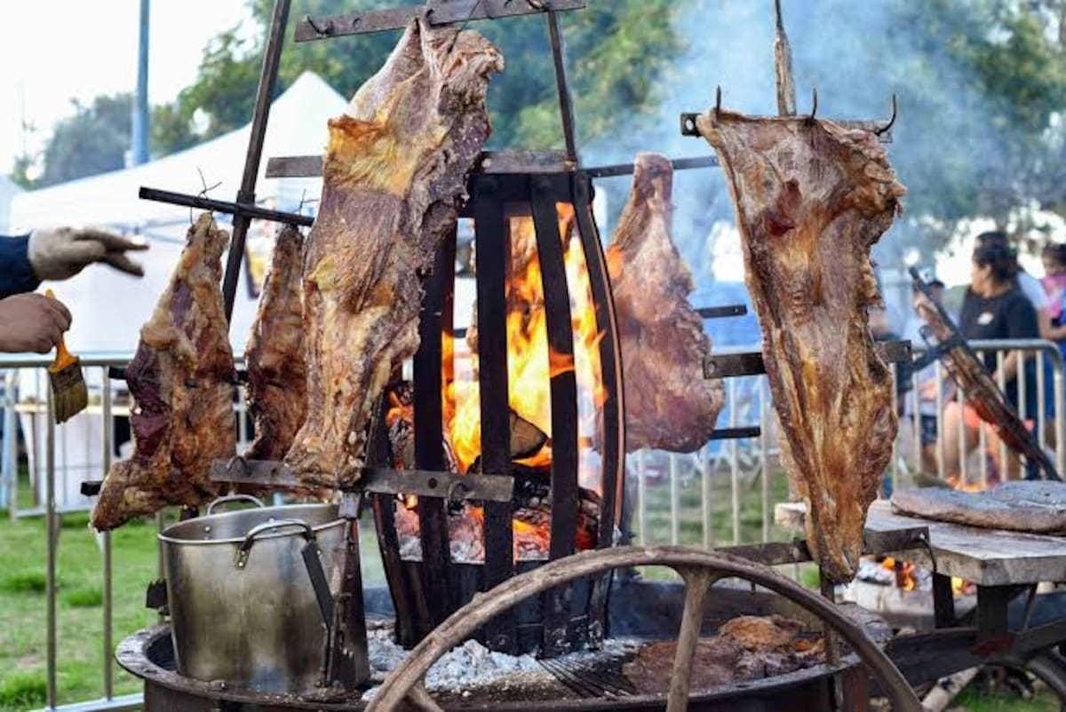 Vacío durante una fiesta gastronómica popular en Guernica.