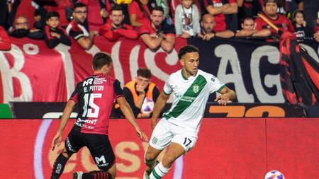 Escena del partido entre Newells y Banfield. Foto: NA.