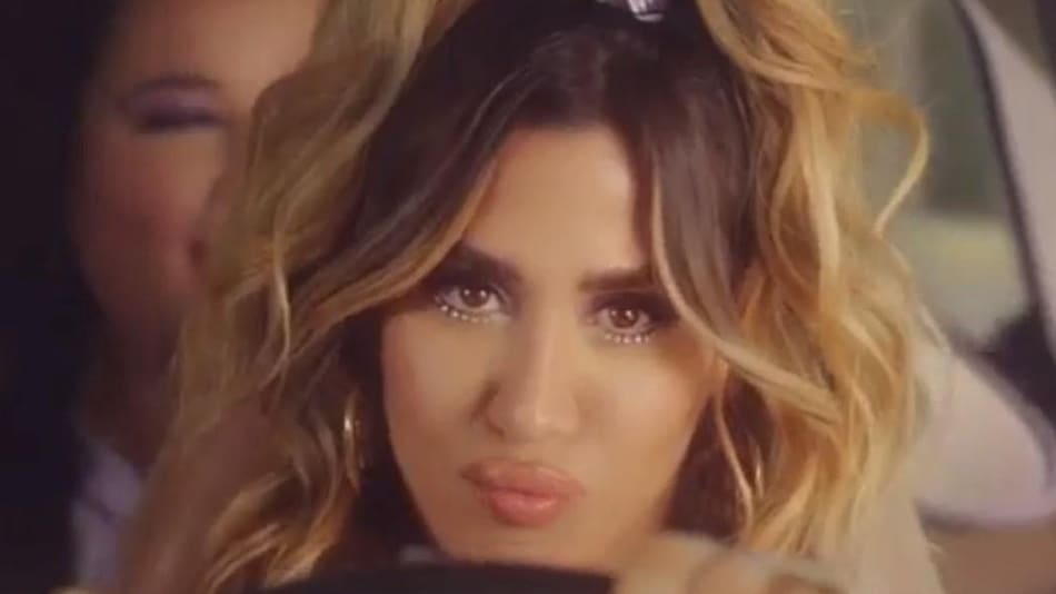 Jimena Barón en videoclip de "Puta"