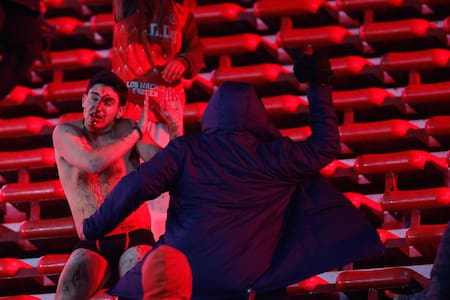 Brutal violencia entre hinchas de Independiente y la U de Chile.