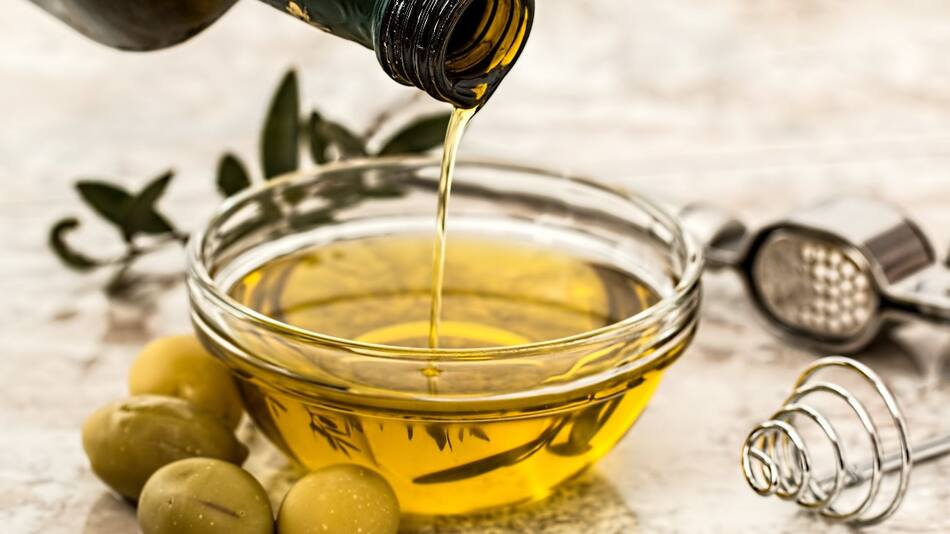 La ANMAT prohibió la comercialización de un aceite de oliva. Foto: X.