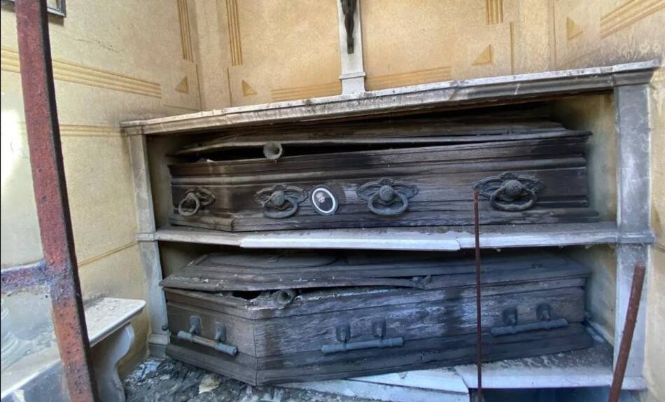 Profanación de tumbas en cementerio de Chacarita