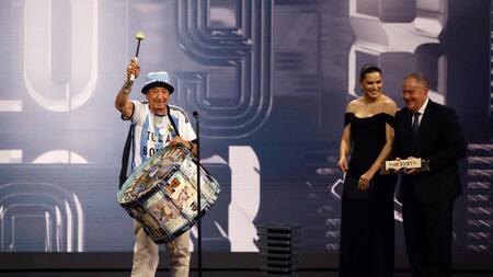 Tula, hincha argentino en los premios The Best. Foto: Reuters.