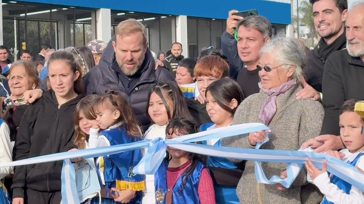 Gastón Granados inauguró la obra de pavimentación de la calle 12 de octubre.
