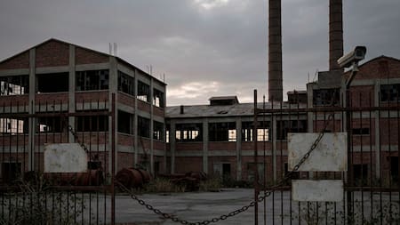 Atravesaba una grave crisis: una histórica empresa de Argentina cerró su fábrica y anunció más de 900 despidos