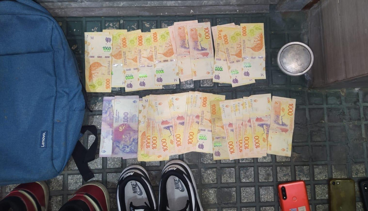 El dinero robado por el hombre araña. Foto: X.