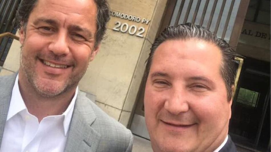 Juan Manuel Ducler, hijo de Aldo Ducler, y su abogado, Alejandro Sánchez Kalbermatten Twiter @juaniduc
