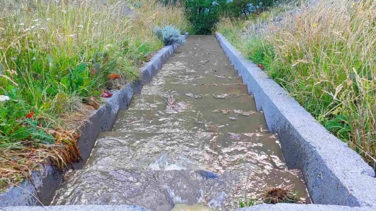 Denuncian colapso del sistema cloacal y contaminación de los cursos de agua en El Chalten