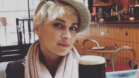 Quién era Halyna Hutchins, la mujer que murió en pleno set de grabación por un disparo de Alec Baldwin