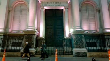 En otro día de volatilidad cambiaria, el Banco Central vendió US$45,5 millones para contener la suba del dólar