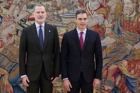 Jura de Pedro Sánchez ante el Rey Felipe VI de España. Foto: REUTERS.