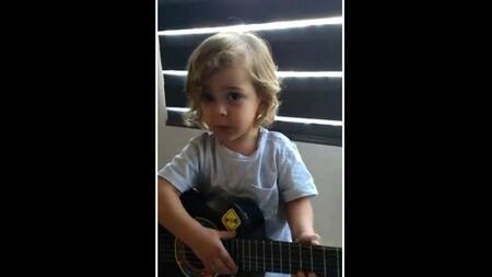 Viral en Facebook: niño sorprende a todos con su imitación de Luis Miguel