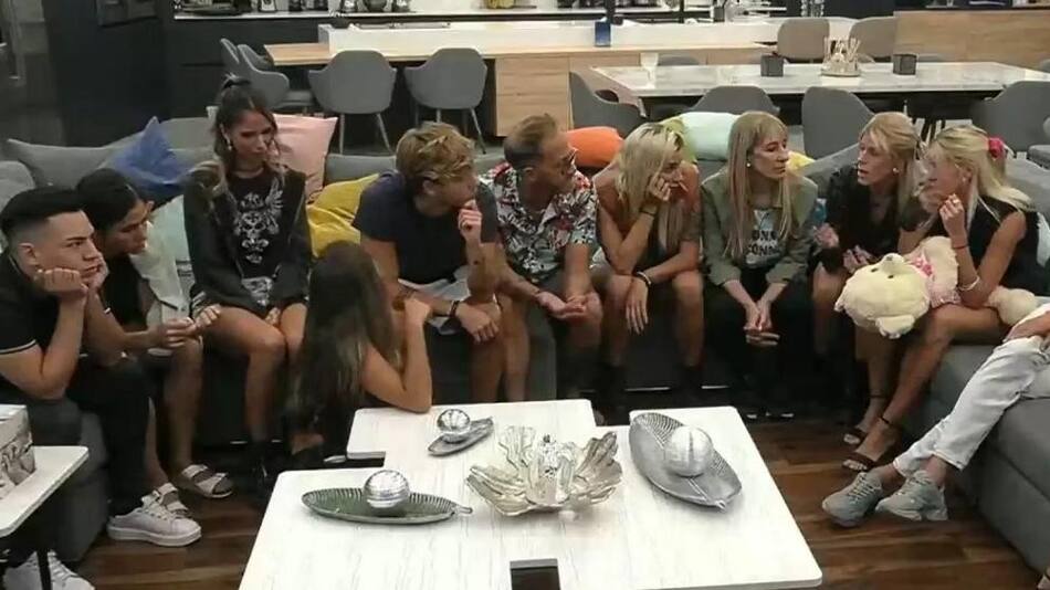 Los participantes junto a sus familiares. Foto: captura.