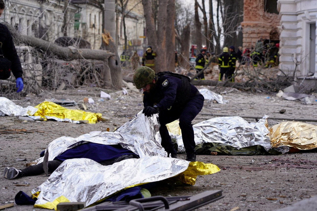 Bombardeo ruso contra civiles ucranianos en la ciudad de Sumi. Foto: Reuters.