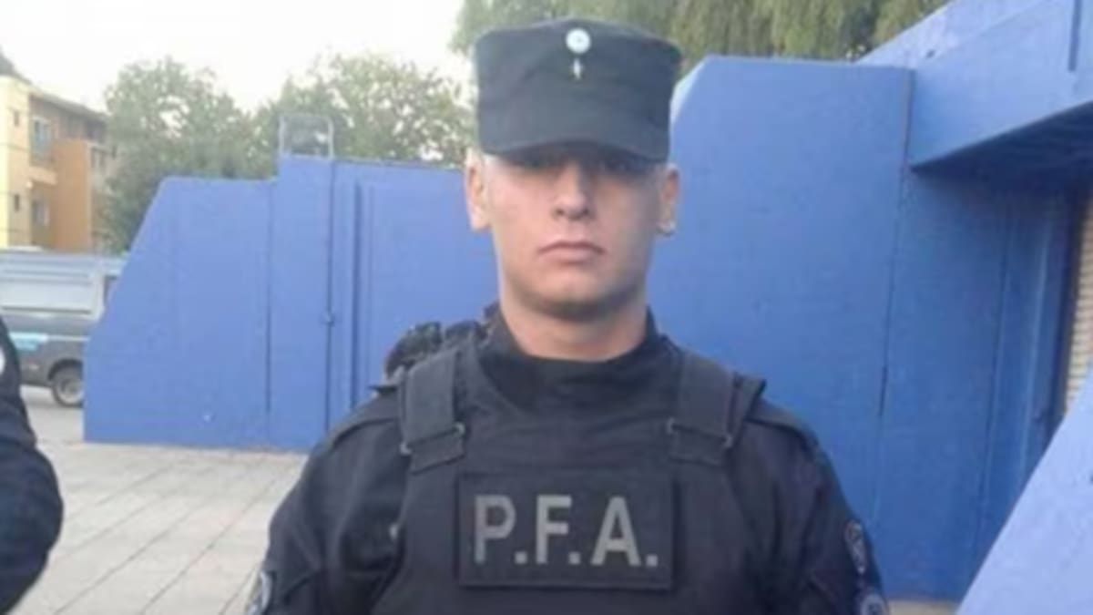 El oficial Nicolás D'Onofrio falleció tras ser aplastado por un cartel que cayó desde la Autopista 25 de Mayo.