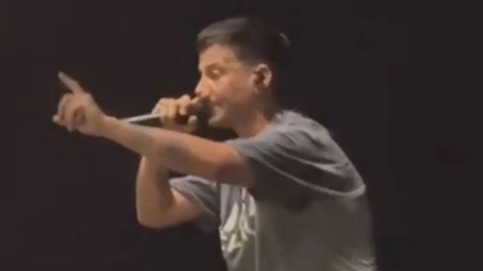 La furia de Duki con un fan. Foto: captura de video