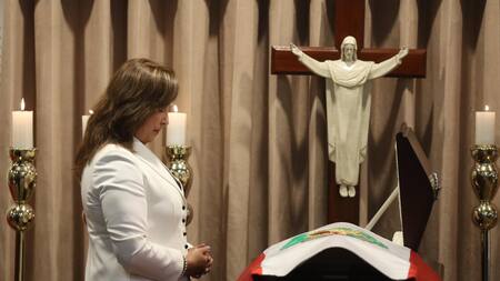 Dina Boluarte en el último adiós a Alberto Fujimori. Foto: EFE