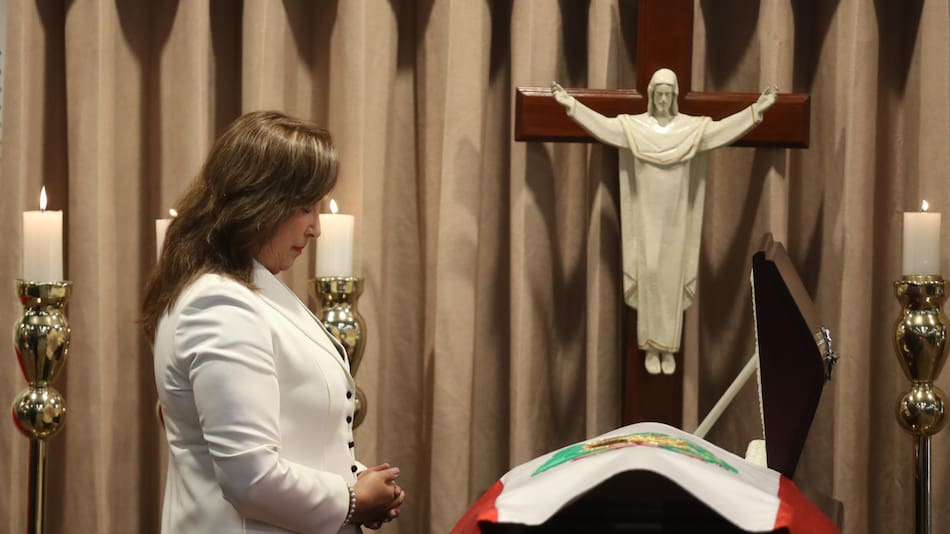 Dina Boluarte en el último adiós a Alberto Fujimori. Foto: EFE