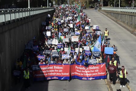 Cientos de inmigrantes y activistas marchan hacia la Casa Blanca. Foto EFE.