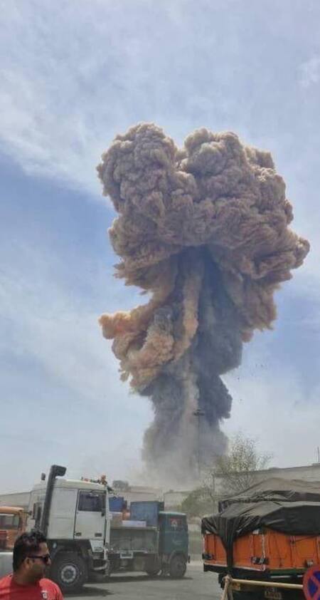 Explosión en un puerto de Irán. Foto: X/@AlertaMundoNews.