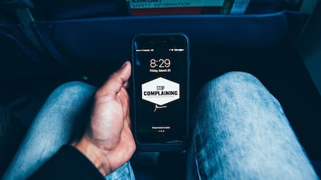 Celulares; mareos; transporte. Foto: Unsplash.