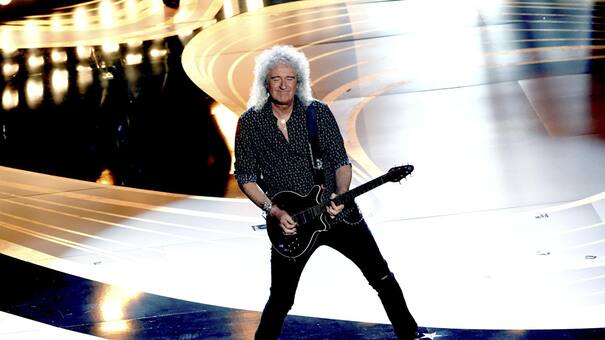 Brian May, el guitarrista de Queen, reveló que sufrió un derrame cerebral que lo dejó "sin control" sobre su brazo